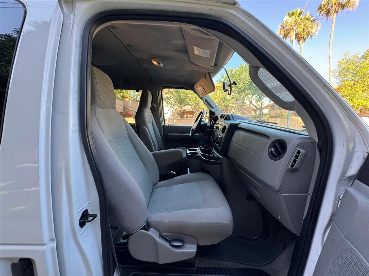 Ford Econoline E-150 XLT 2014