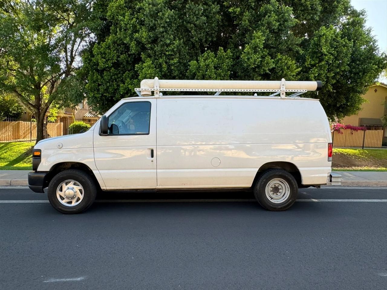 Ford Econoline E-250 2010