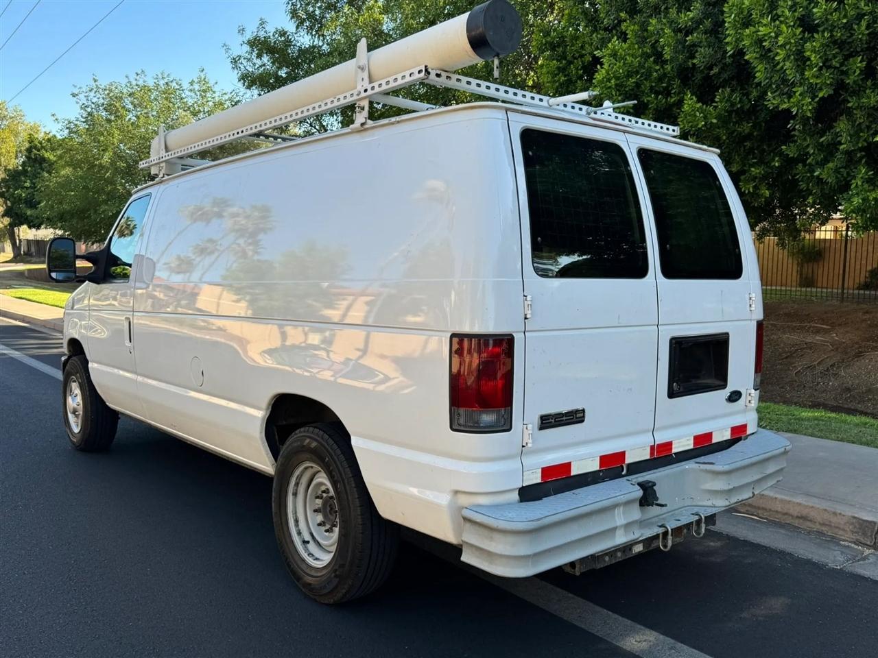 Ford Econoline E-250 2010