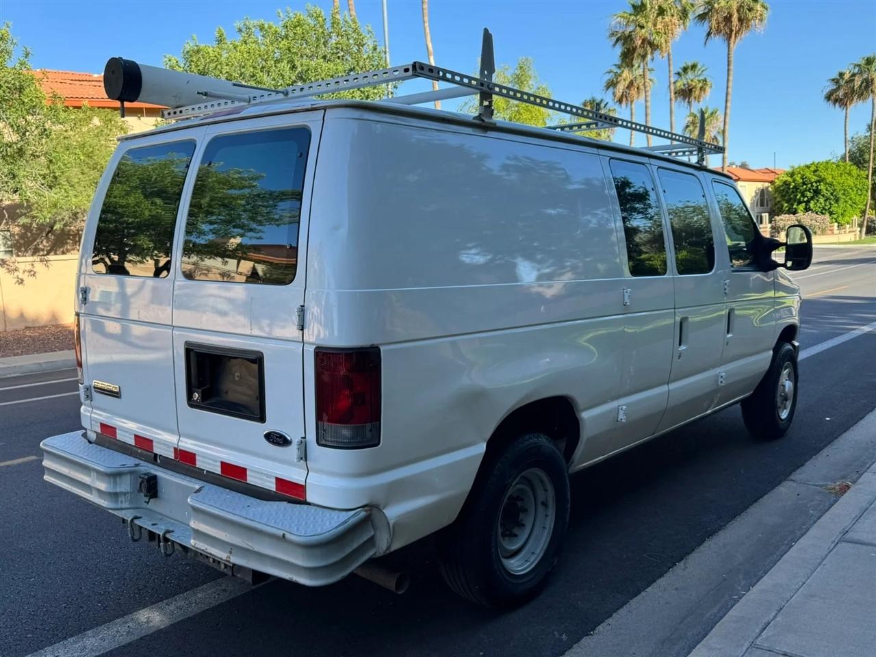 Ford Econoline E-250 2010