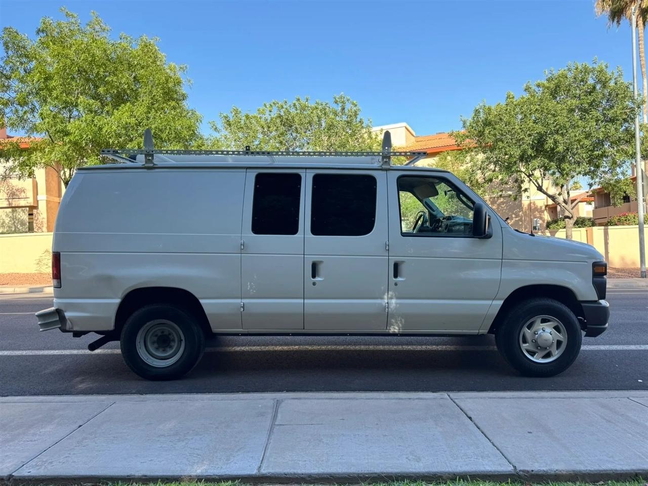 Ford Econoline E-250 2010