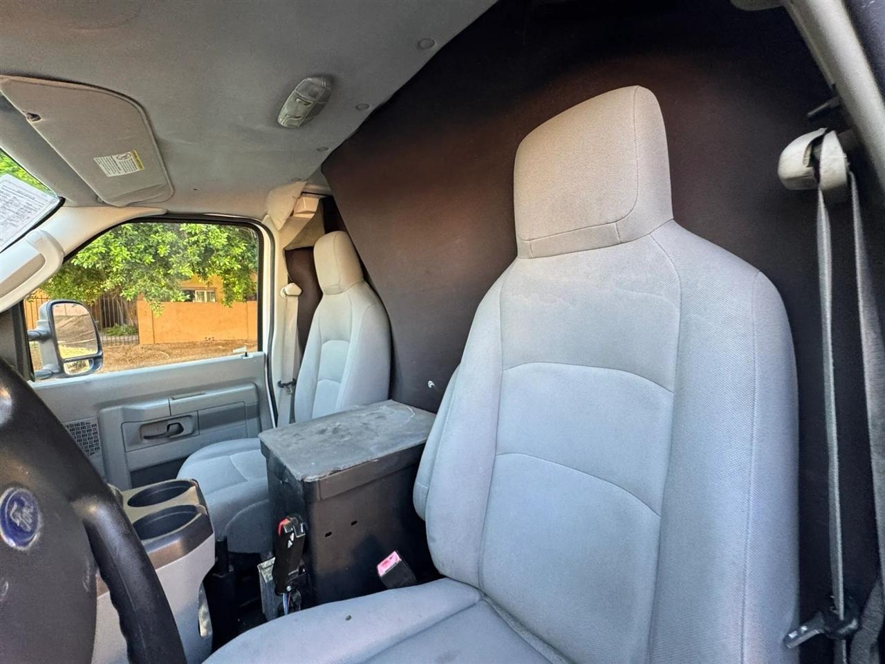 Ford Econoline E-250 2010