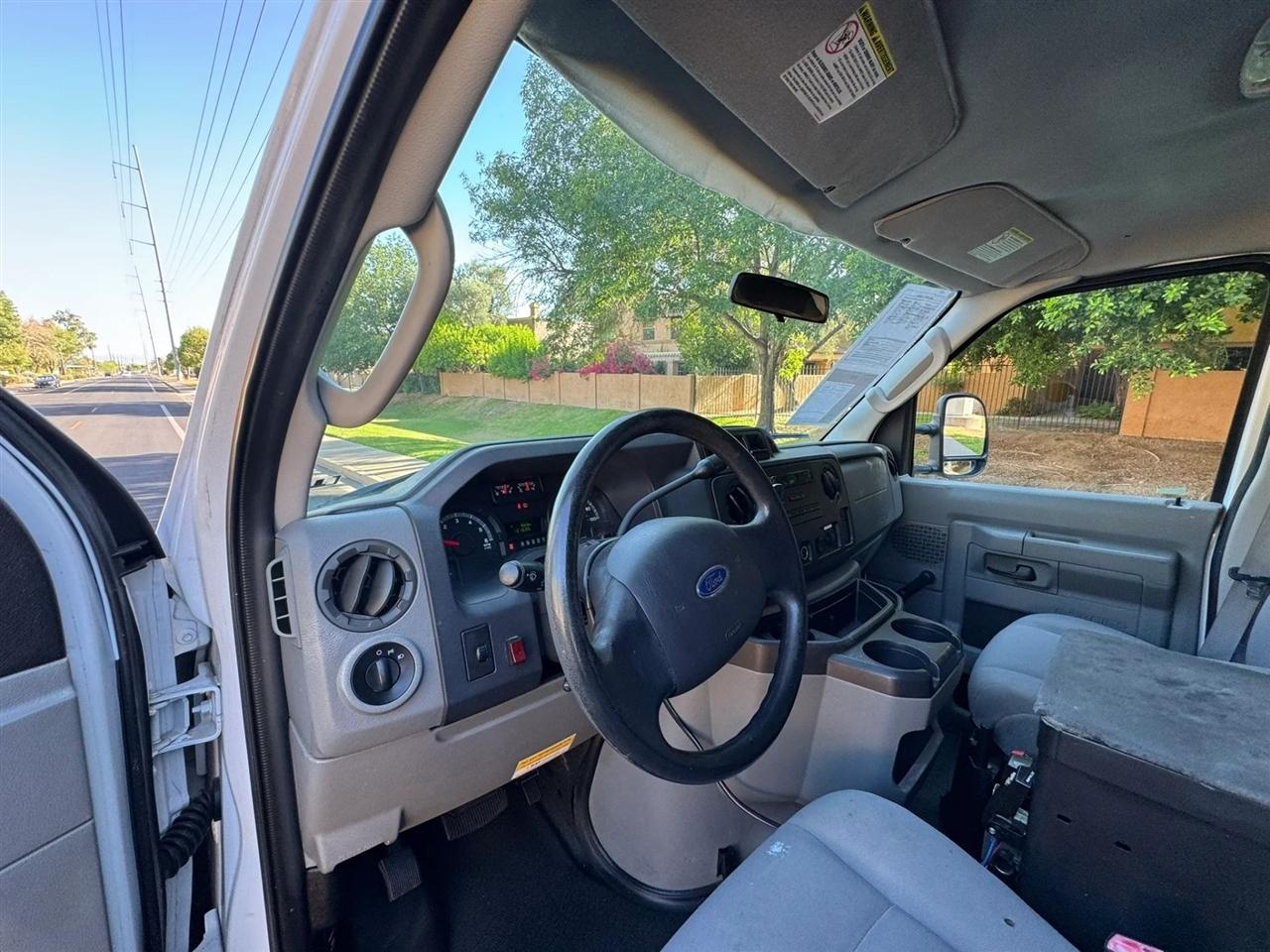 Ford Econoline E-250 2010