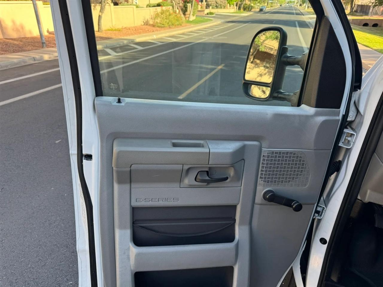 Ford Econoline E-250 2010