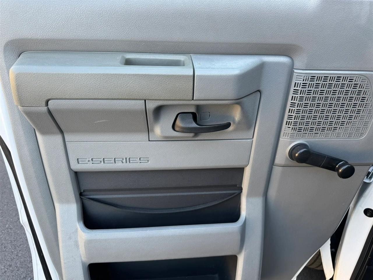 Ford Econoline E-250 2010