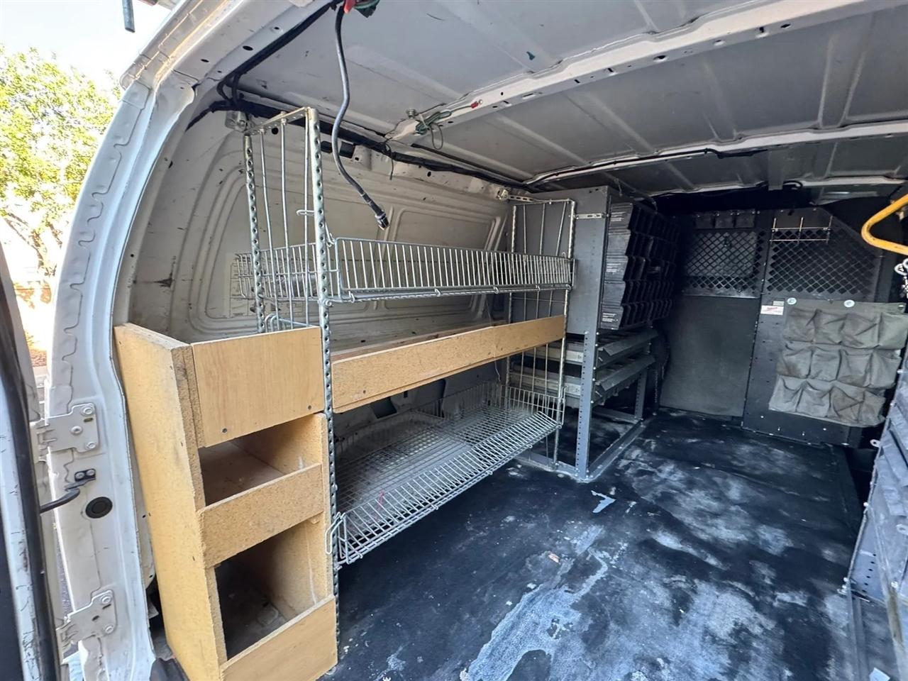 Ford Econoline E-250 2010