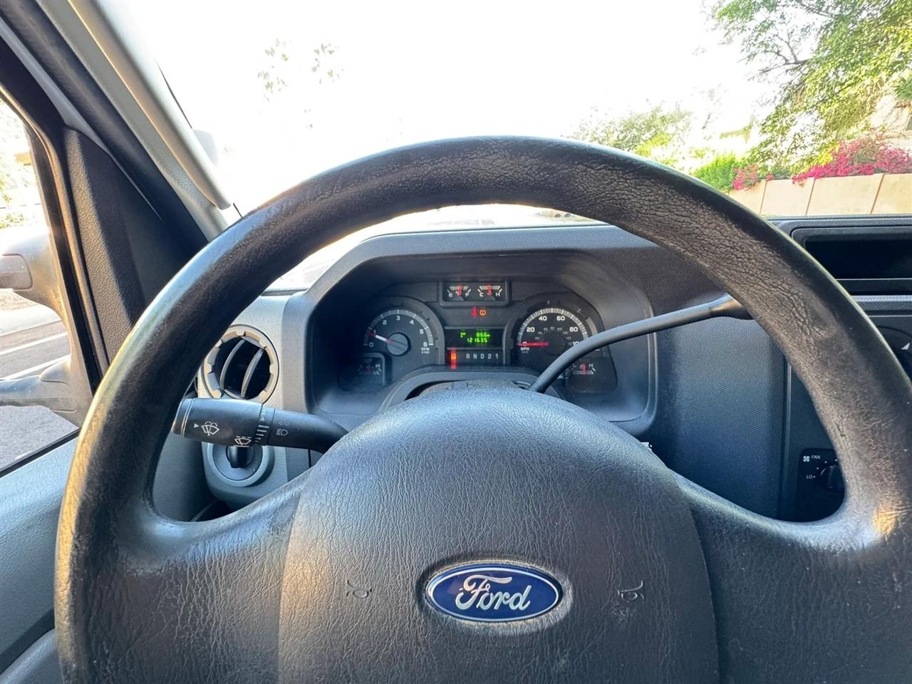 Ford Econoline E-250 2010