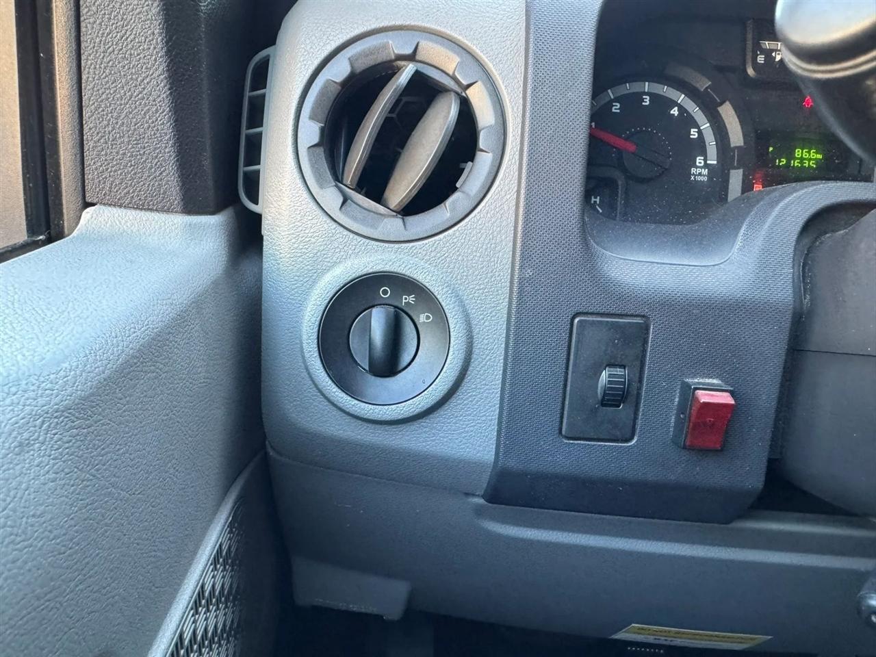 Ford Econoline E-250 2010
