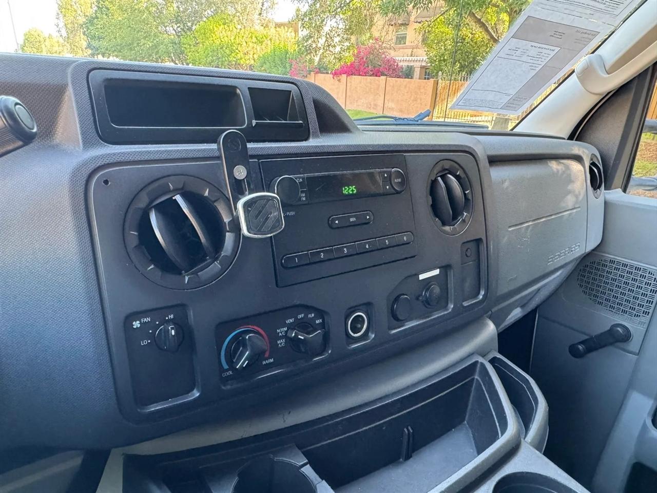 Ford Econoline E-250 2010