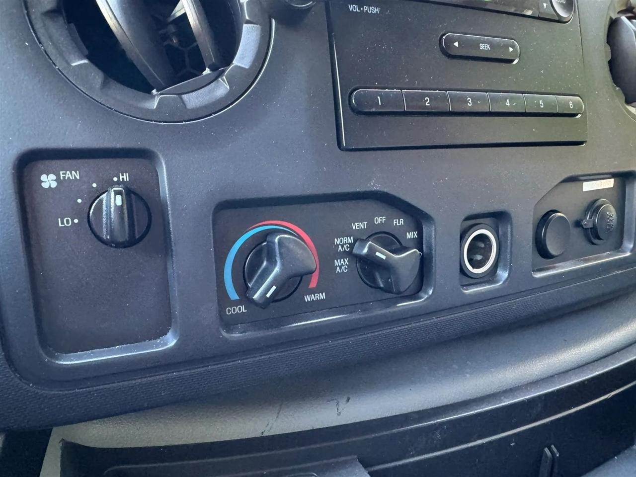 Ford Econoline E-250 2010