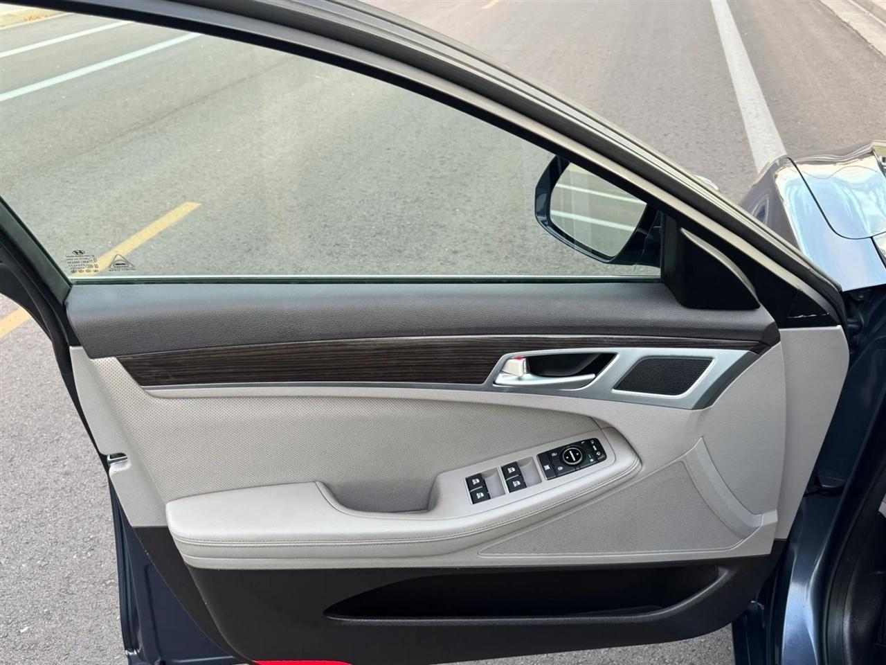 Hyundai Genesis 3.8L 2015