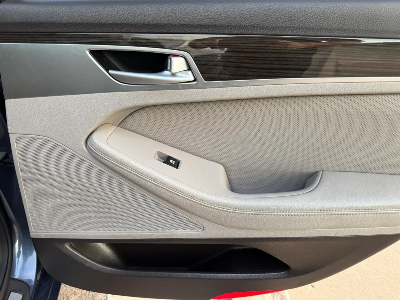 Hyundai Genesis 3.8L 2015
