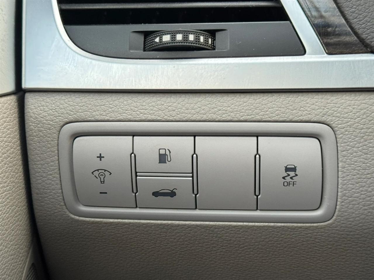 Hyundai Genesis 3.8L 2015