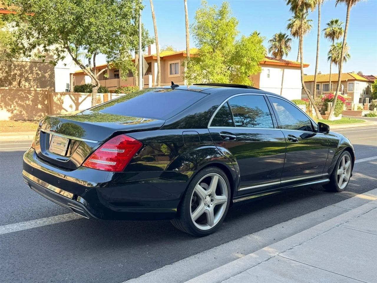 Mercedes-Benz S-Class S550 2012
