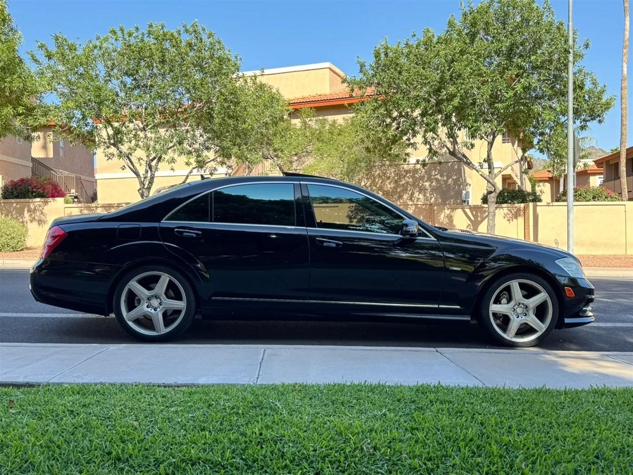 Mercedes-Benz S-Class S550 2012