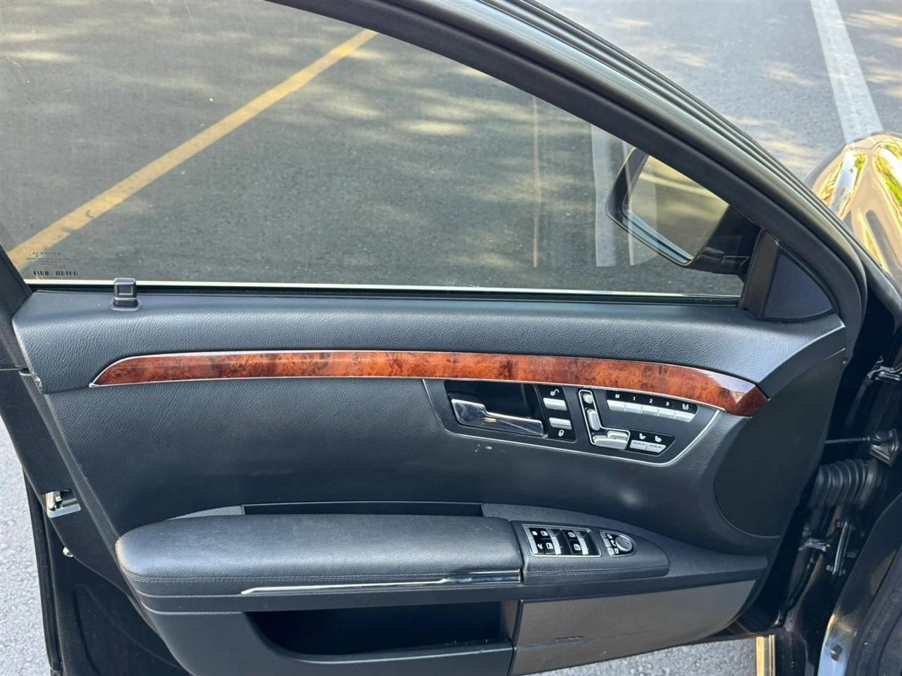 Mercedes-Benz S-Class S550 2012