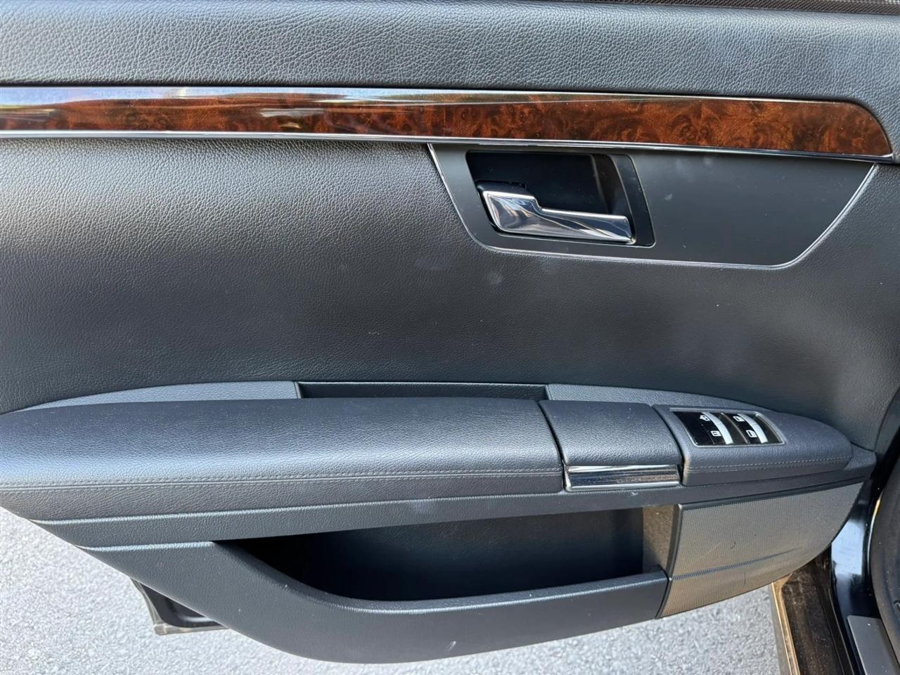 Mercedes-Benz S-Class S550 2012