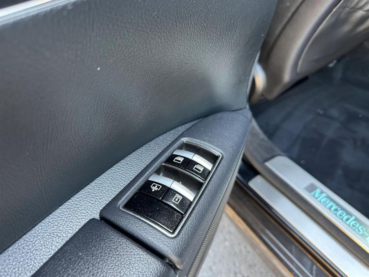 Mercedes-Benz S-Class S550 2012