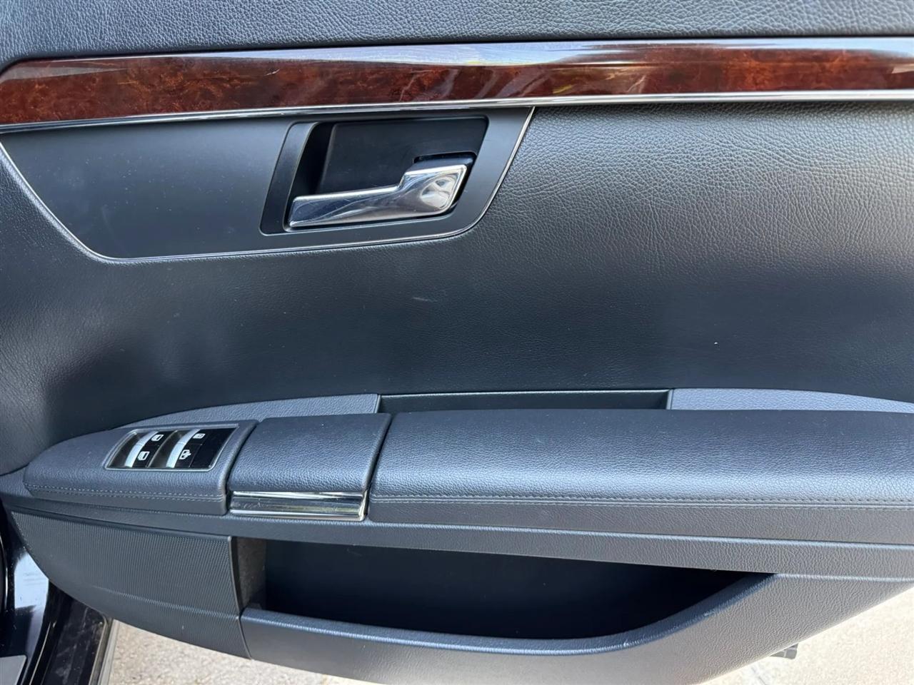 Mercedes-Benz S-Class S550 2012
