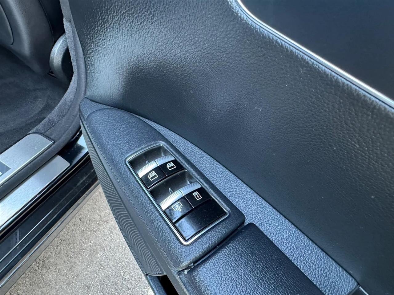 Mercedes-Benz S-Class S550 2012