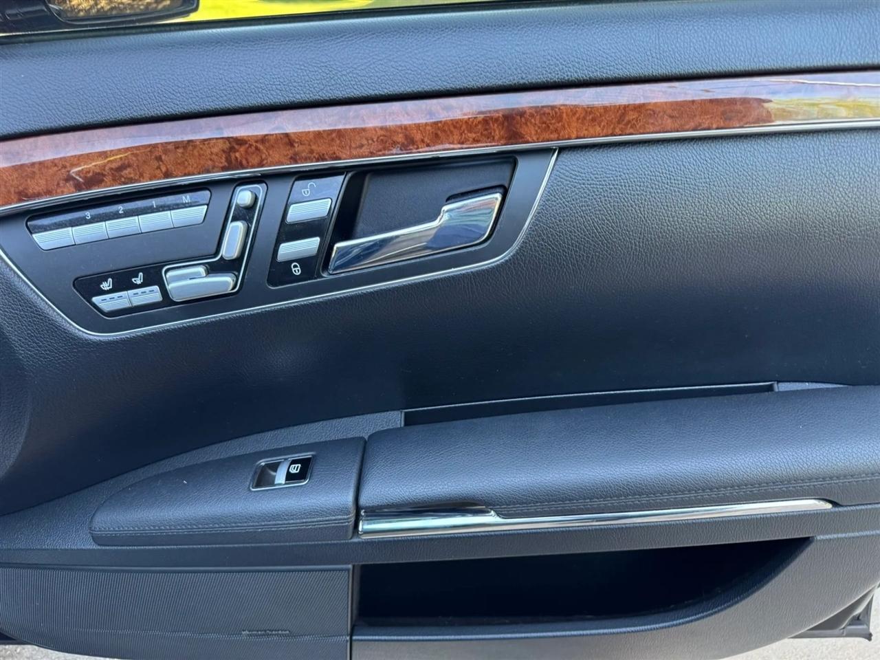 Mercedes-Benz S-Class S550 2012