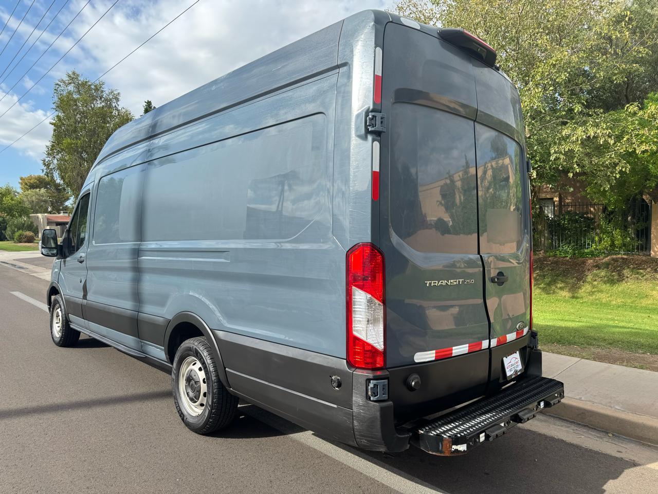 Ford Transit 250 Van High Roof w/Sliding Pass. 148-in. WB EL 2020