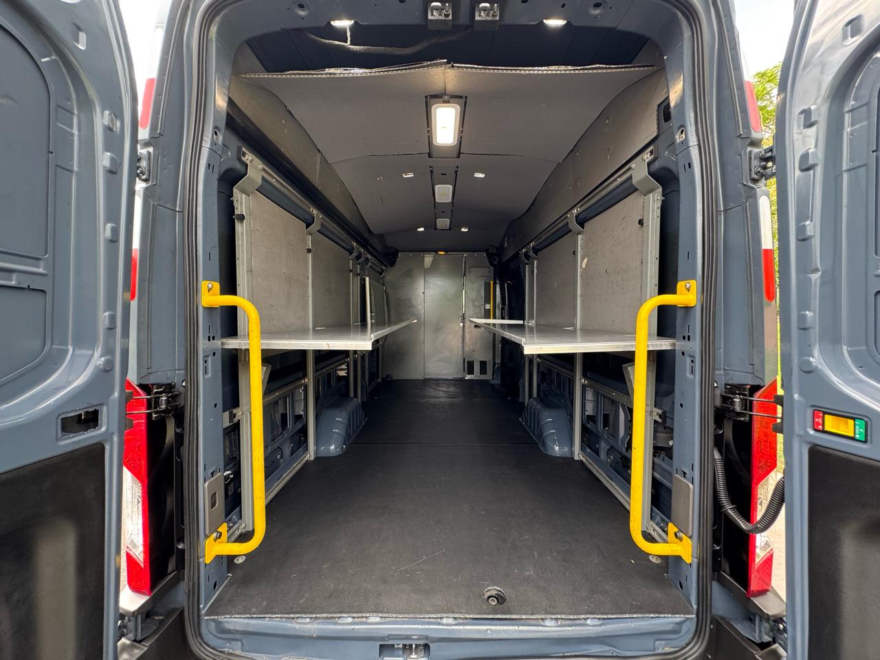 Ford Transit 250 Van High Roof w/Sliding Pass. 148-in. WB EL 2020