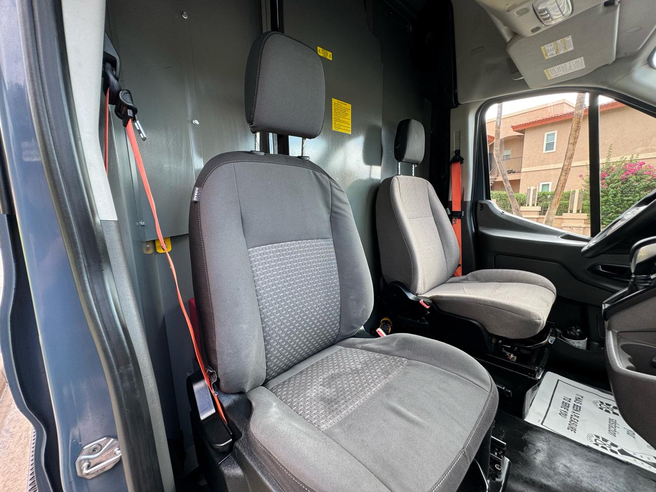 Ford Transit 250 Van High Roof w/Sliding Pass. 148-in. WB EL 2020