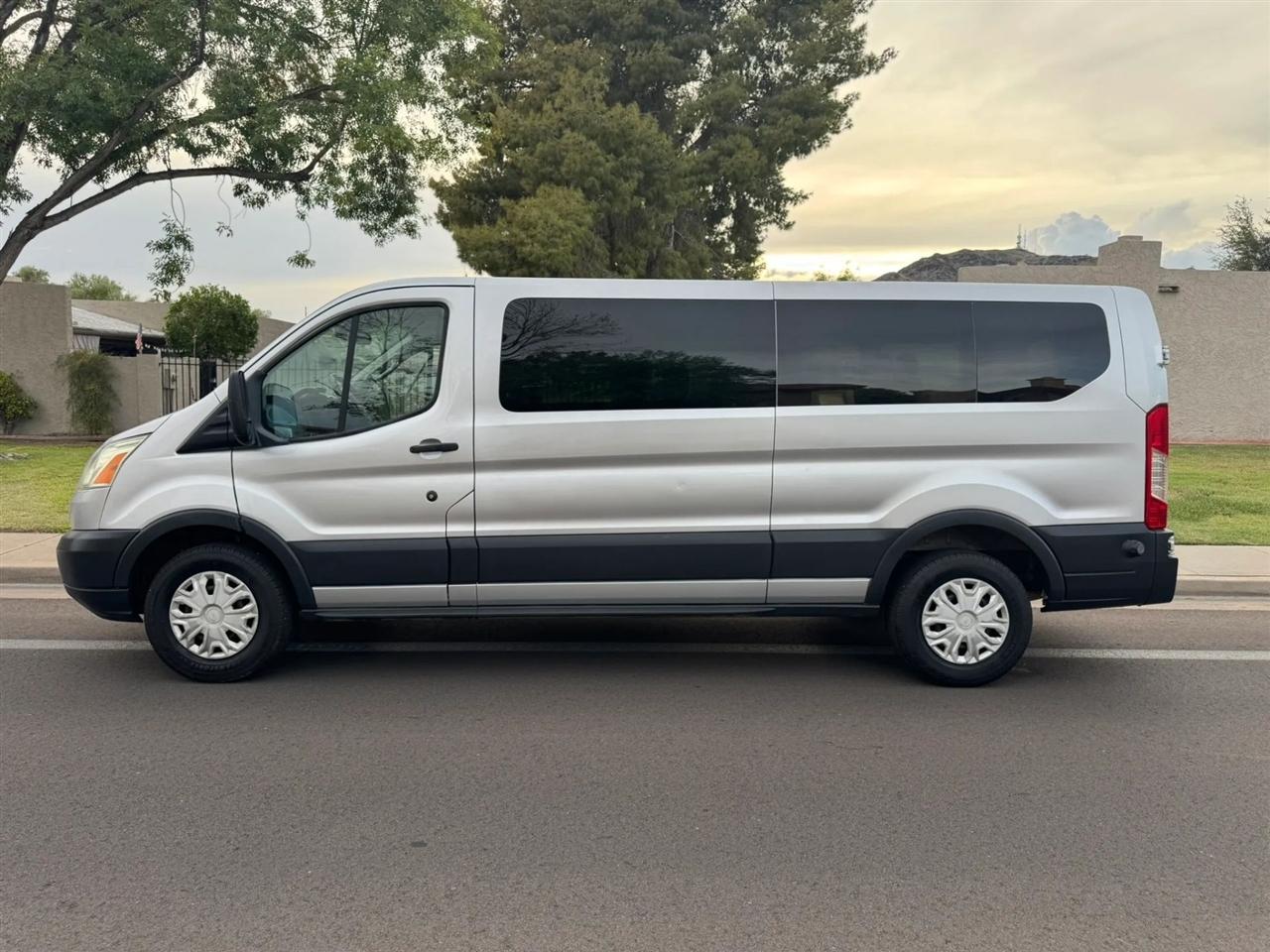 Ford Transit 350 Wagon Low Roof XLT 60/40 Pass. 148-in. WB 2015