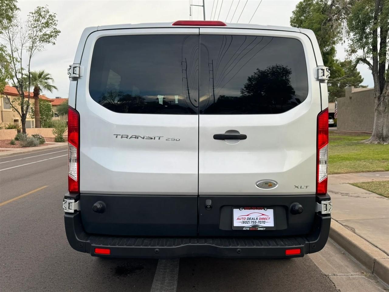 Ford Transit 350 Wagon Low Roof XLT 60/40 Pass. 148-in. WB 2015