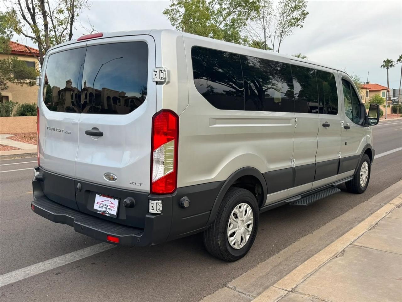 Ford Transit 350 Wagon Low Roof XLT 60/40 Pass. 148-in. WB 2015