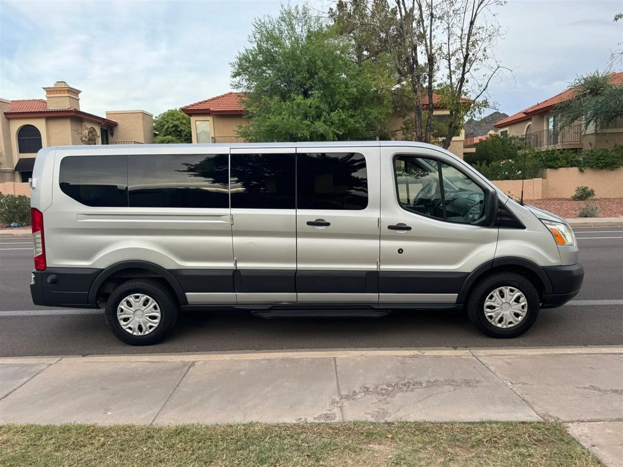 Ford Transit 350 Wagon Low Roof XLT 60/40 Pass. 148-in. WB 2015