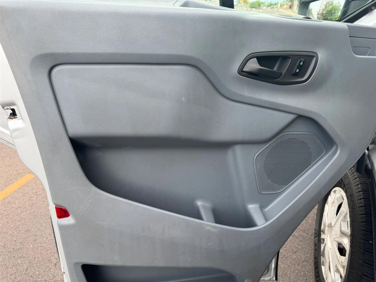 Ford Transit 350 Wagon Low Roof XLT 60/40 Pass. 148-in. WB 2015