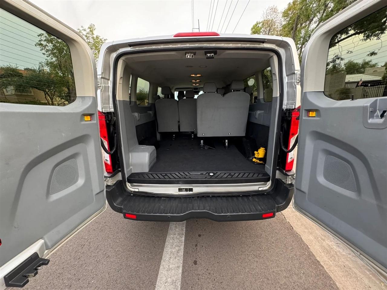 Ford Transit 350 Wagon Low Roof XLT 60/40 Pass. 148-in. WB 2015