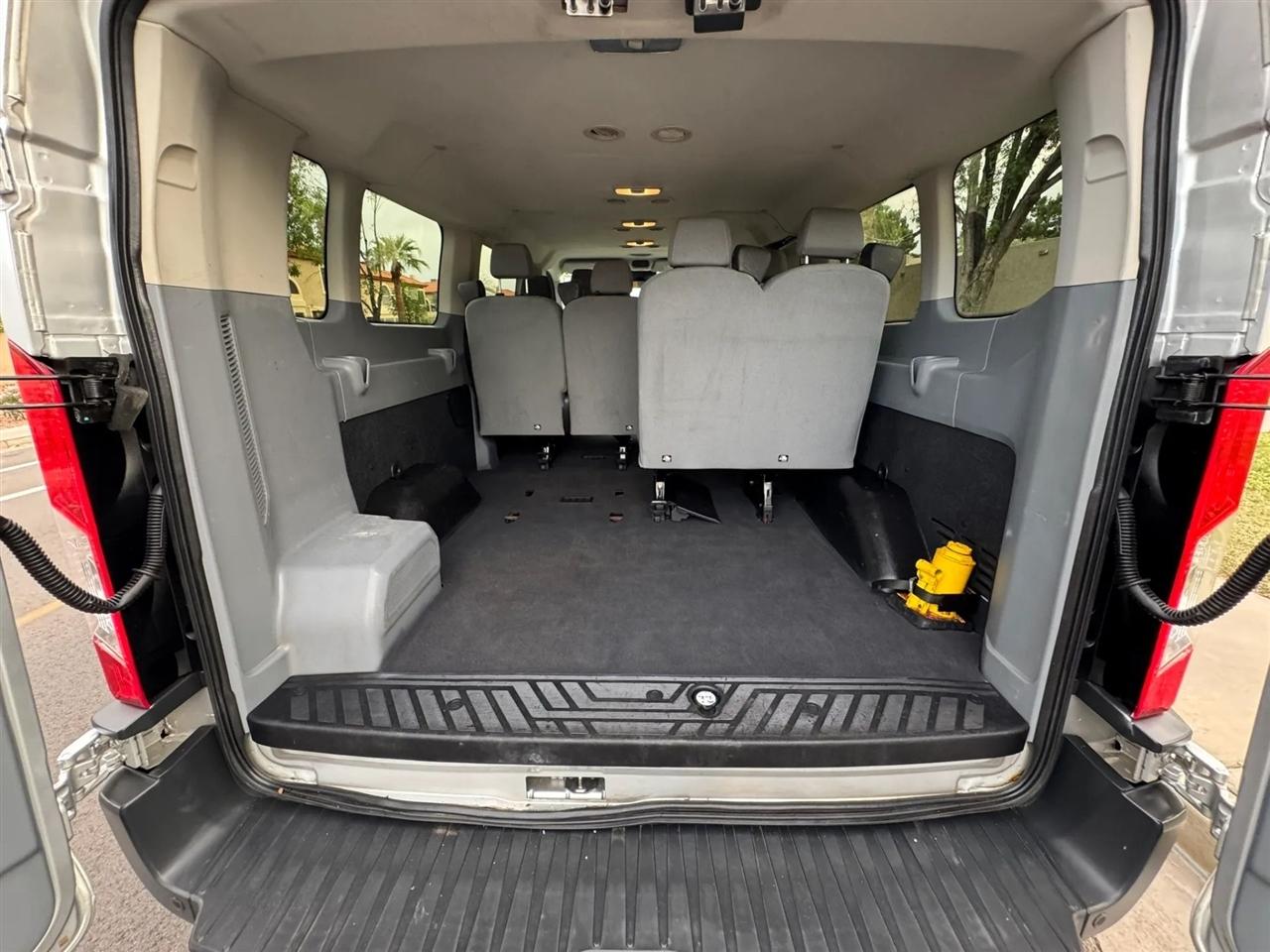 Ford Transit 350 Wagon Low Roof XLT 60/40 Pass. 148-in. WB 2015