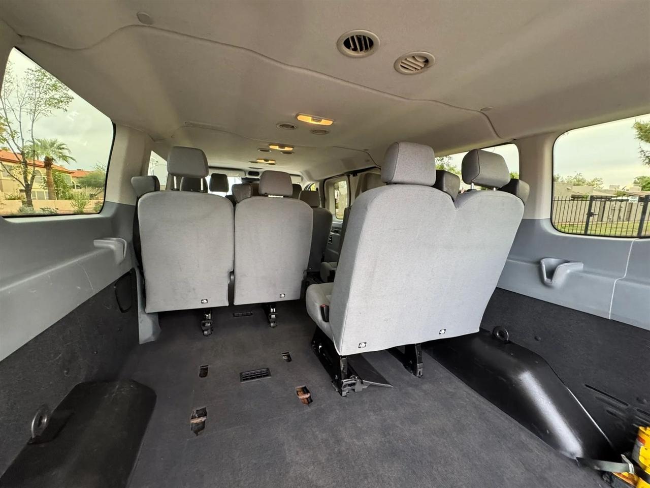 Ford Transit 350 Wagon Low Roof XLT 60/40 Pass. 148-in. WB 2015