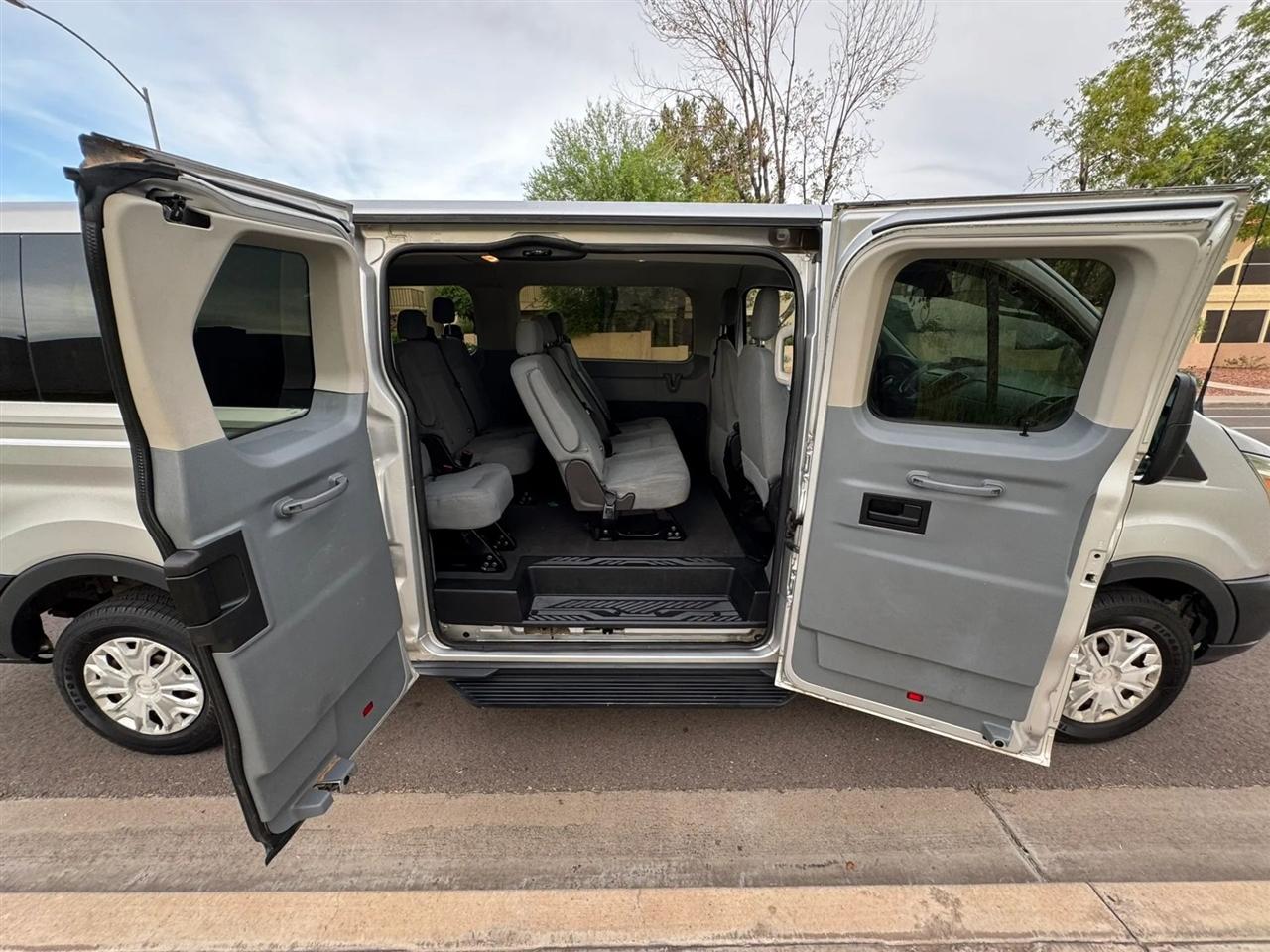 Ford Transit 350 Wagon Low Roof XLT 60/40 Pass. 148-in. WB 2015
