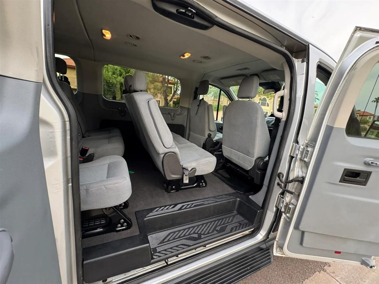 Ford Transit 350 Wagon Low Roof XLT 60/40 Pass. 148-in. WB 2015