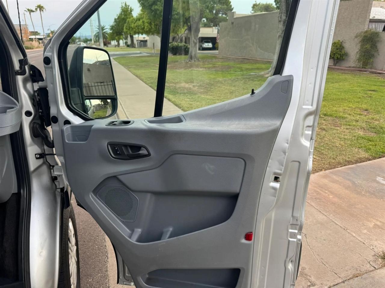 Ford Transit 350 Wagon Low Roof XLT 60/40 Pass. 148-in. WB 2015