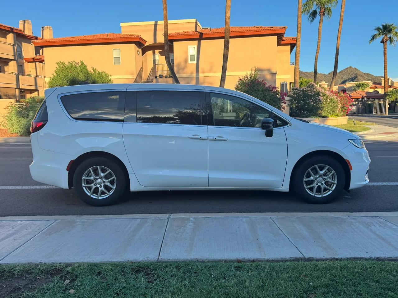 Chrysler Pacifica Select 4D Wagon 2026