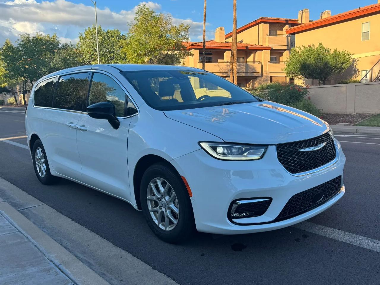 Chrysler Pacifica Select 4D Wagon 2026