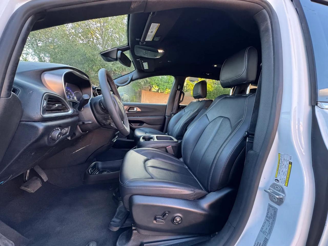 Chrysler Pacifica Select 4D Wagon 2026