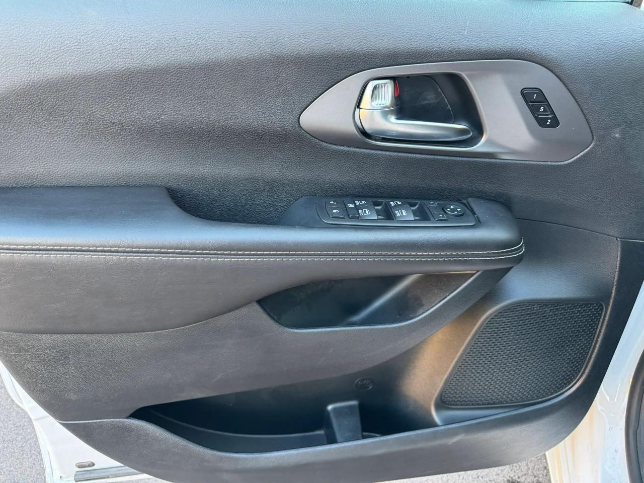 Chrysler Pacifica Select 4D Wagon 2026