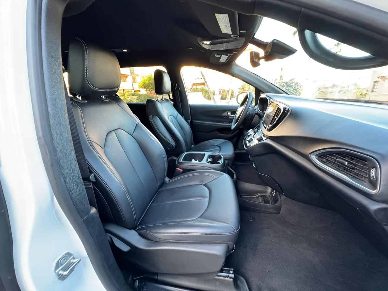 Chrysler Pacifica Select 4D Wagon 2026