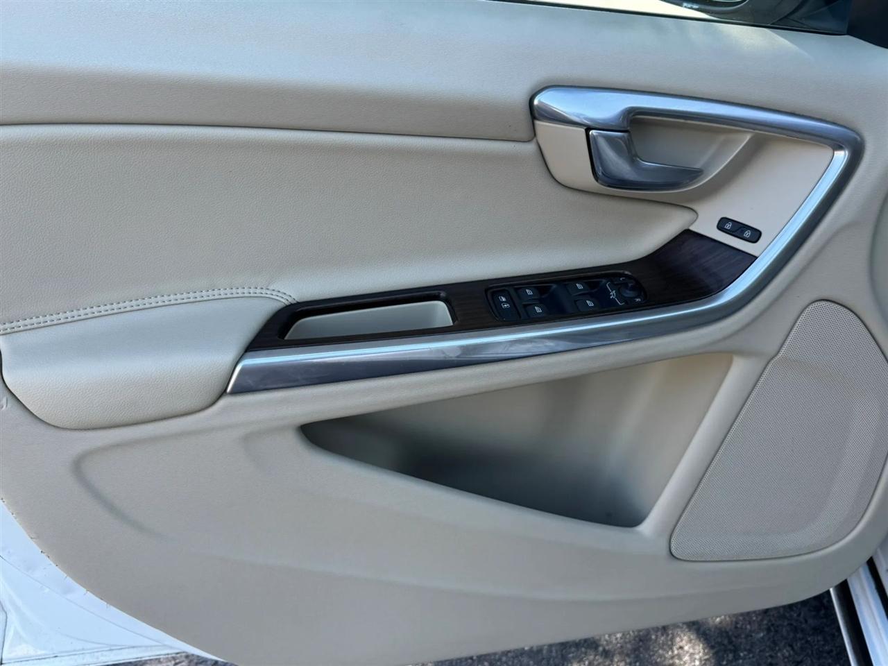Volvo V60 T5 Drive-E Platinum FWD 2015