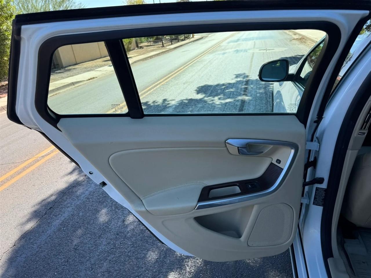 Volvo V60 T5 Drive-E Platinum FWD 2015