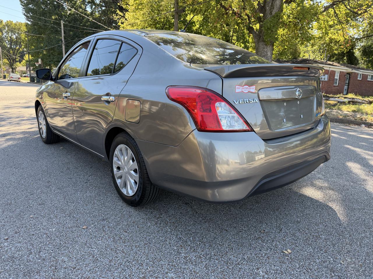 Nissan Versa 1.6 S 5M 2016