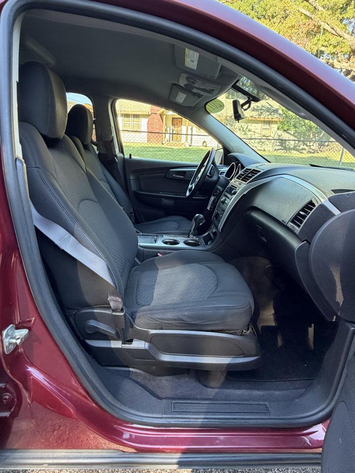 Chevrolet Traverse LT FWD 2011