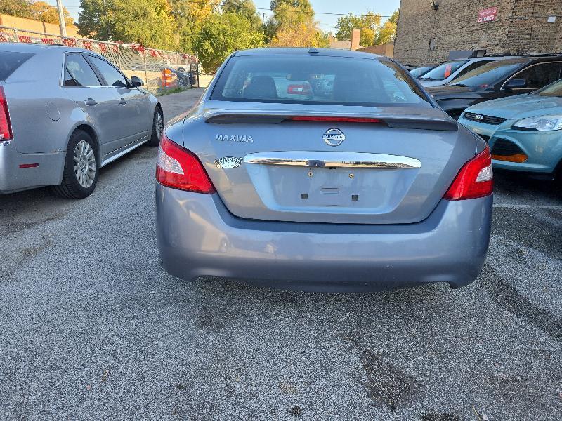 Nissan Maxima S 2011