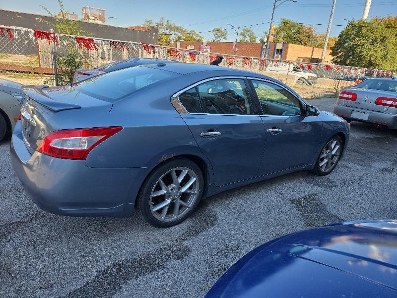 Nissan Maxima S 2011